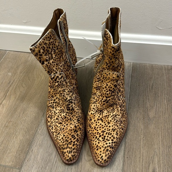 NEW! Dolce Vita Volli Leopard Calf Hair Booties - Size 7 - Picture 8 of 16